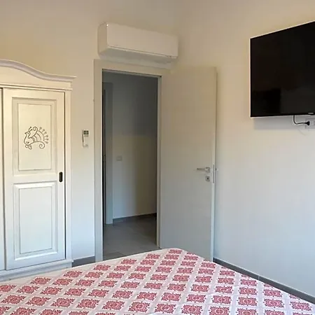 Charming Santantioco Red With 2-way Air Con Uncovered Parking Hotel Sant'Antioco