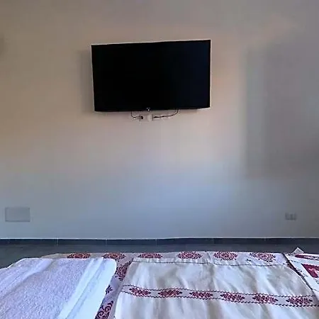 Charming Santantioco Red With 2-way Air Con Uncovered Parking Hotel *